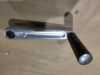 Bilde 7 0g 8: Håndtaket til starteren er ferdig og laget av et stykke aluminium. The starter handle is finished and made from a single piece of aluminum.